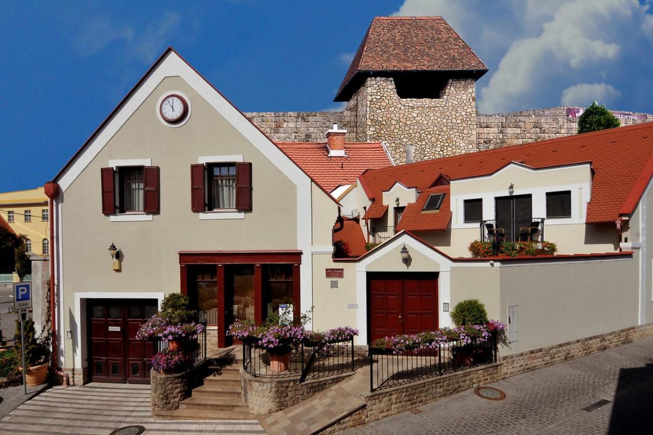 Patria Panzio Bed & Breakfast Eger Eksteriør bilde