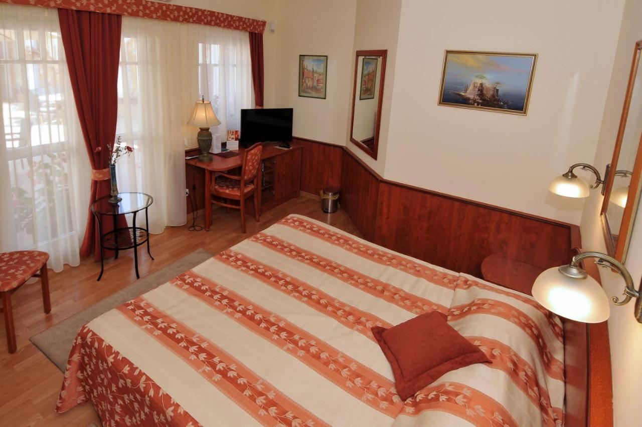 Patria Panzio Bed & Breakfast Eger Eksteriør bilde