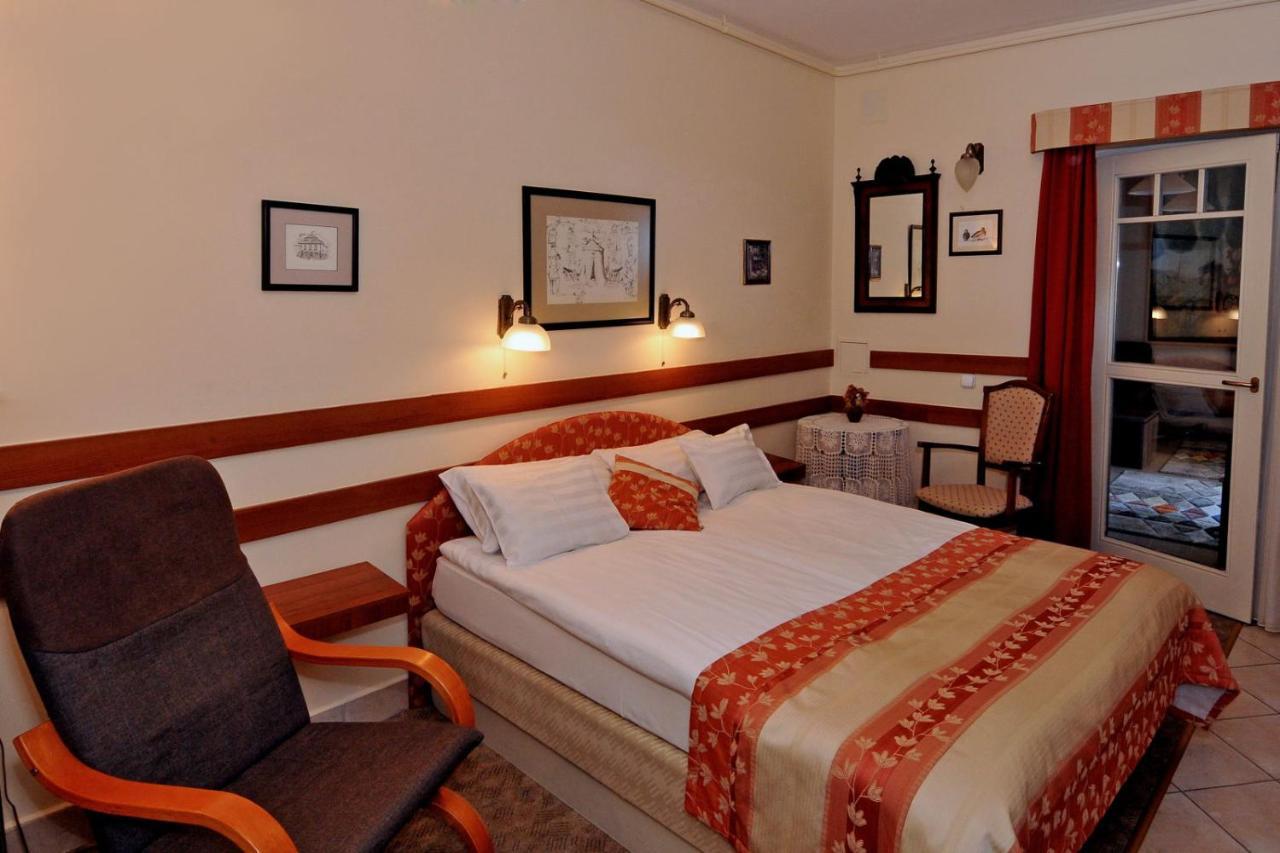 Patria Panzio Bed & Breakfast Eger Eksteriør bilde